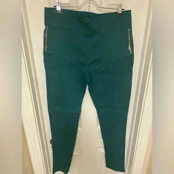 Womens plus size green pants Size 1x🔥 - Picture 4 of 9